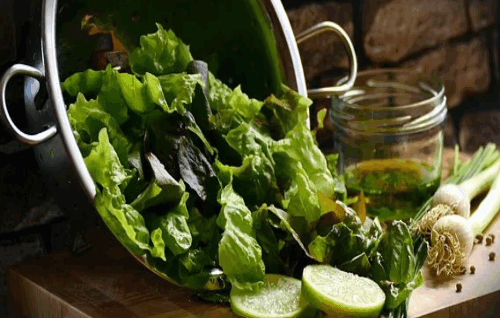 NAMIRNICA KOJA ČUVA VAŠE SRCE: Salata bogata vitaminima i ima sedam prednosti po vaše zdravlje